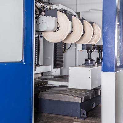 acheter Machine de polonais industrielle de quatre stations pour le montage sanitaire d'articles fabrication en ligne