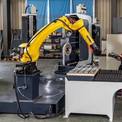 acheter Machine de polissage des poignées de porte robot, machine de débroussailleur de métaux à cellules robotiques pour le polissage des poignées de porte fabrication en ligne