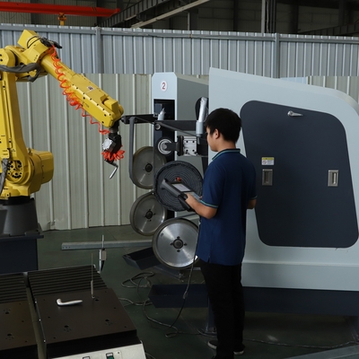 Robot d'ébavurage automatisé pour le meulage et le polissage | Système de précision pour métaux et matériaux composites