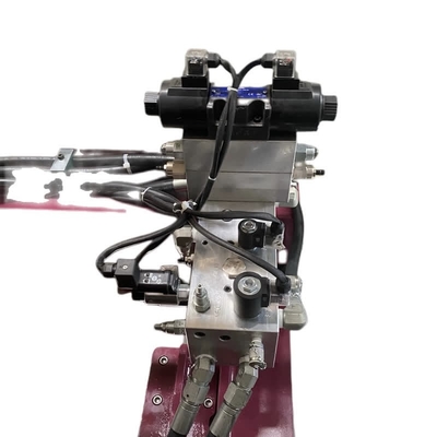 Une machine de moulage sous pression à basse pression de manipulateurs de l'opération deux d'homme pour les garnitures sanitaires