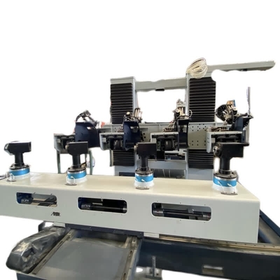 Machine de polissage automatique pour le polissage des métaux tels que les poignées métalliques