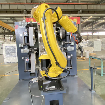 Machine de polissage avec bras robotique FUNAC pour polir les carrosseries, les composants intérieurs