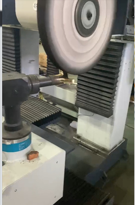 Max. vitesse 20m/min. V-axe Voyage jusqu'à ±720° Machine de polissage automatique