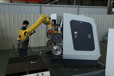 Machine de polonais de meulage robotique de ceinture extérieure robotique de commande numérique par ordinateur pour le mélangeur de robinet de douche