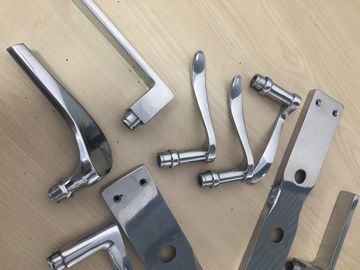 Machine de polissage industriel: Machine de polissage CNC pour le broyage de surface métallique pour le manche en acier inoxydable