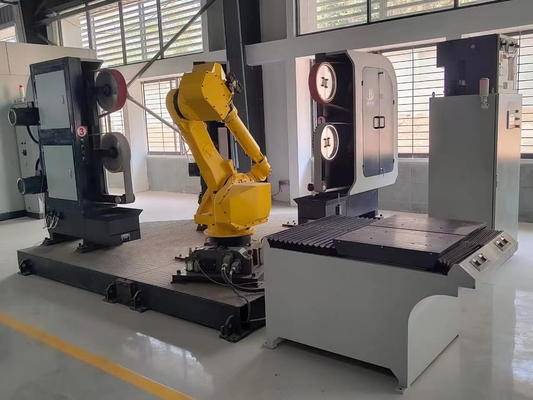 Système robotique de finition des métaux à commande numérique par commande numérique avec capacité de compensation de position adaptative et de meulage de précision